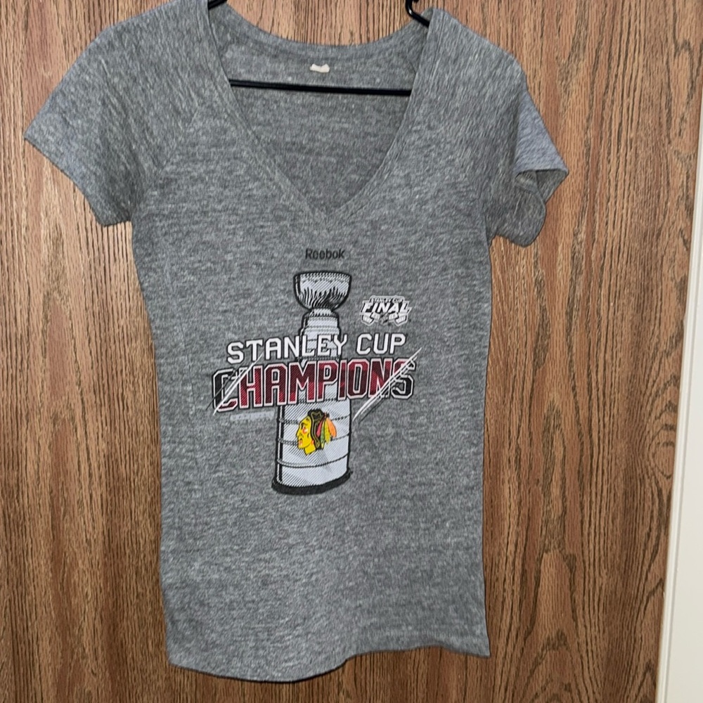 Reebok Women’s Chicago Blackhawks T-shirt